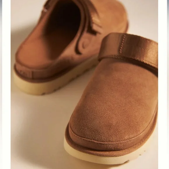 UGG® Goldenstar Clogs - Picture 3 of 8